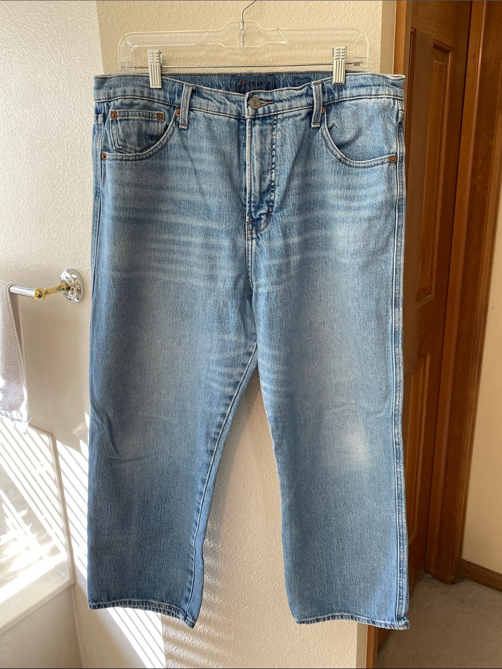 Lucky Brand Light Wash Cropped Straight Jeans